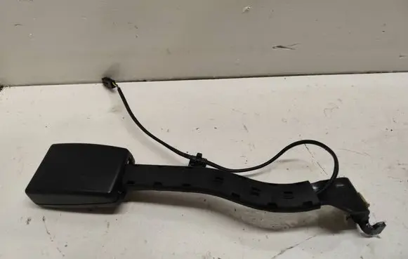 Front seatbelt buckle
