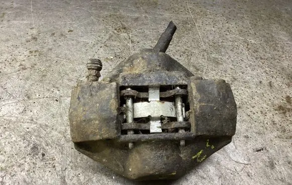Mercedes-Benz W123 Rear brake caliper