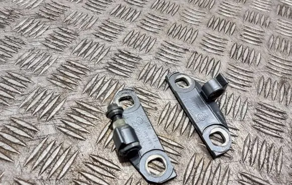 Volvo V70 Rear door lower hinge A046572