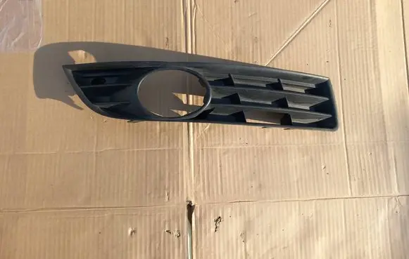 Volkswagen PASSAT B6 Front bumper lower grill 3C0853666A
