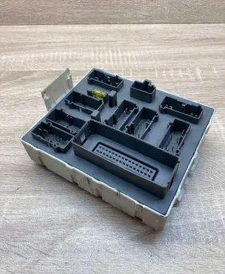 Ford Focus Fuse module 2M5T14A073BE 518273404