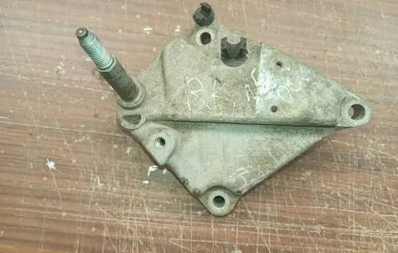 Renault Kangoo I Engine mounting bracket 8200407084