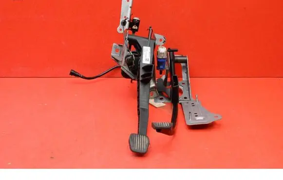 Ford Grand C-MAX Accelerator throttle pedal AV617B633AC
