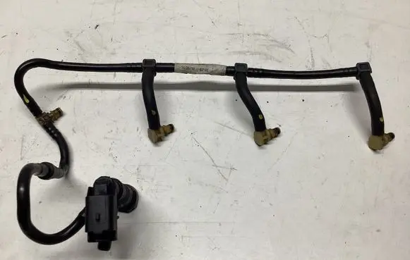 Nissan Qashqai Fuel main line pipe