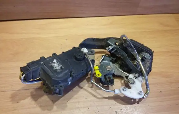 Hyundai Accent Rear door lock