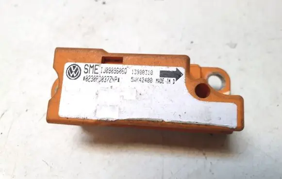 Volkswagen New Beetle Airbag deployment crash/impact sensor 5WK42400