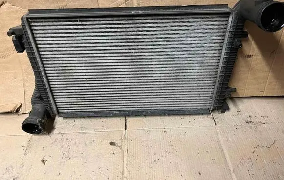 Volkswagen Touran I Intercooler radiator 1KO959455
