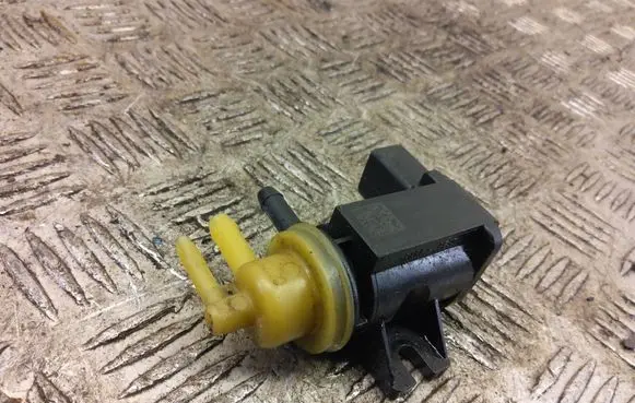 Skoda Yeti (5L) Turbo solenoid valve 1K0906627B