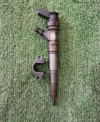 BMW 5 E60 E61 Fuel injector 7794652