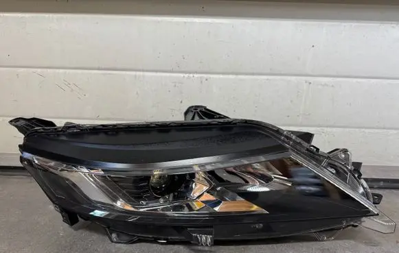 Mitsubishi L200 Headlight/headlamp 8301D378 W4725