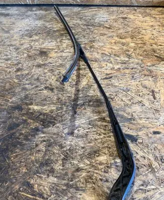 Mercedes-Benz B W245 Front wiper blade arm A1698200240