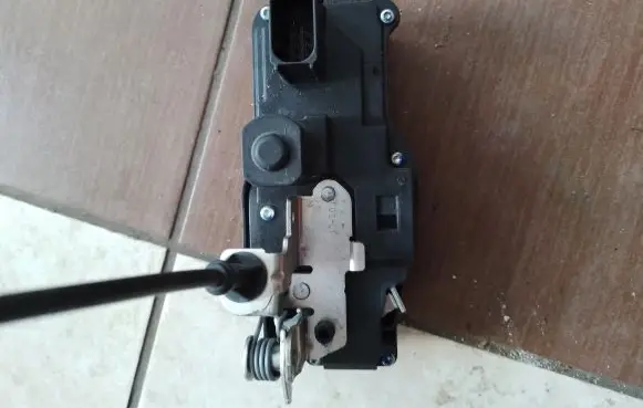 Tesla Model S Front door lock 600891399C