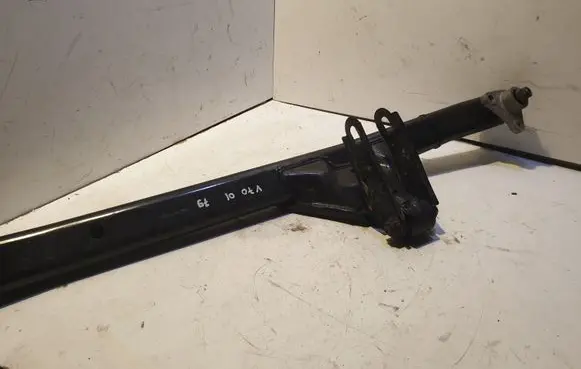 Volvo V70 Engine mount bracket 9203968