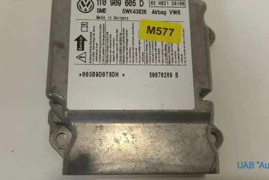 Volkswagen Touran I Airbag control unit/module 1T0909605D M577