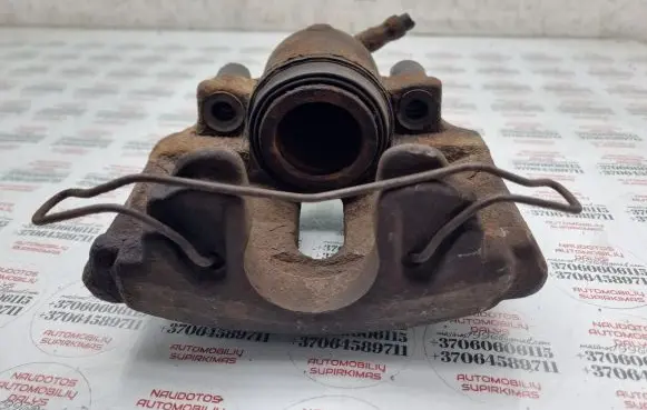 Volkswagen PASSAT B6 Front brake caliper
