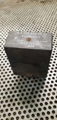Mercedes-Benz Vito Viano W638 Current control relay A0004460027