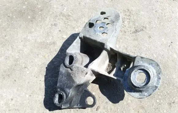 Audi A6 S6 C5 4B Engine mounting bracket