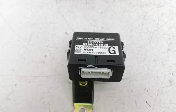 Toyota Avensis T250 Light module LCM 8996005020