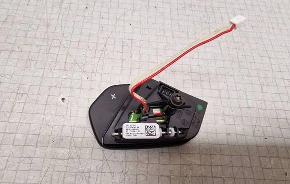 Skoda Octavia Mk4 Steering wheel buttons/switches 5E3951523 12792338