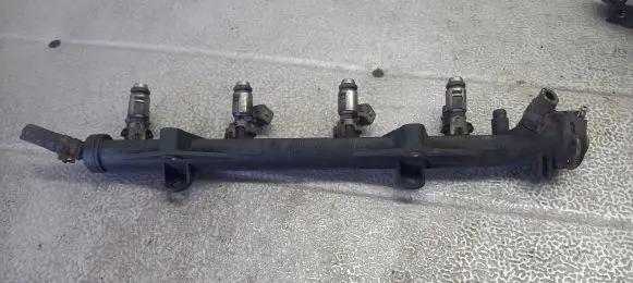 Fuel injector supply line/pipe