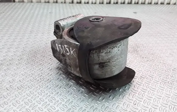 Engine mount bracket