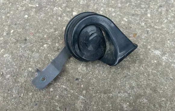Mercedes-Benz E W213 Horn signal A2135424300