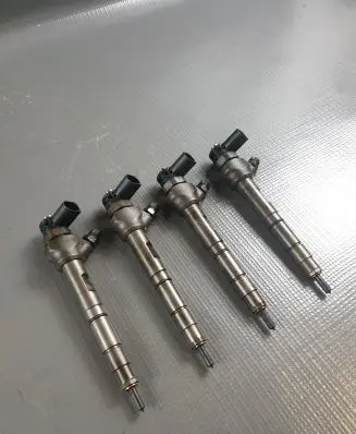 Audi A4 S4 B8 8K Fuel injector 03L130277J