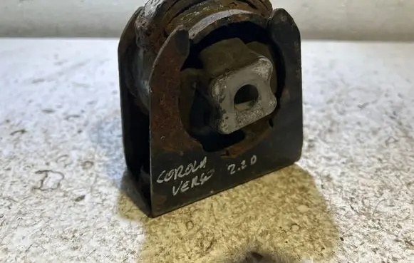 Toyota Corolla Verso AR10 Engine mount bracket