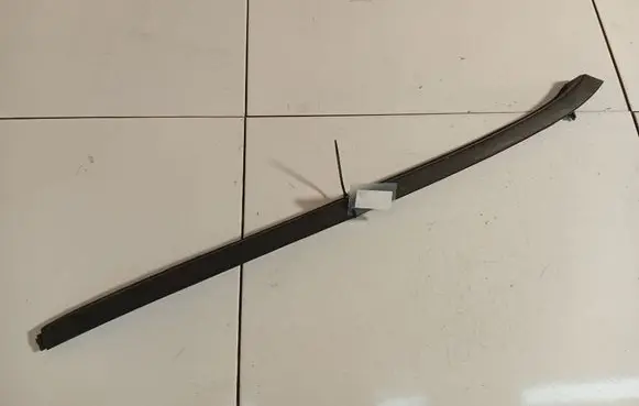 Opel Astra J Windshield trim 13280302