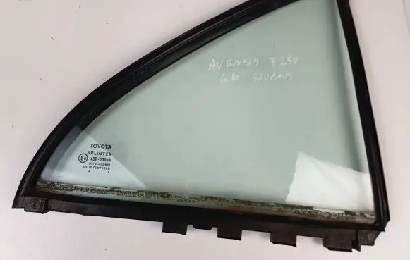 Toyota Avensis T250 Rear vent window glass 43R00048