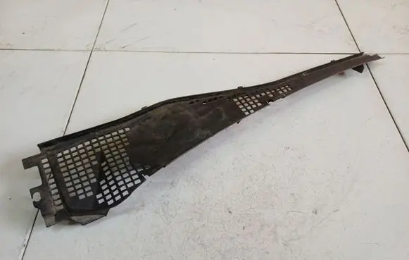 Dacia Sandero Wiper trim 8200825457