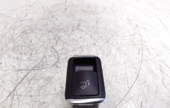 Mercedes-Benz GLA W156 X156 Tailgate opening switch A1668707610 10076442 10022012