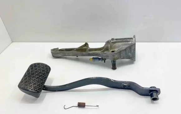 Mercedes-Benz SLC C107 Brake pedal A1232910082 A1072900219
