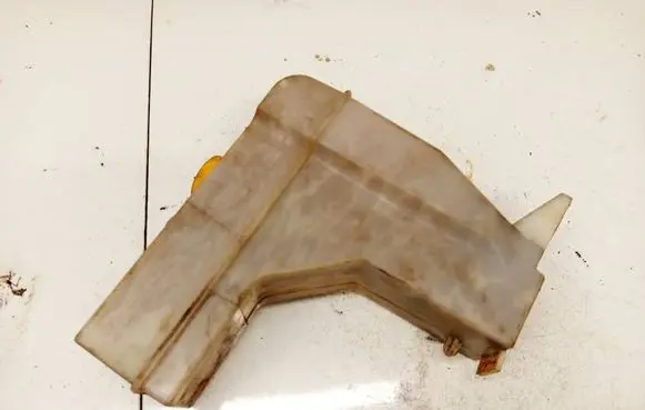 Nissan X-Trail T30 Brake fluid reservoir