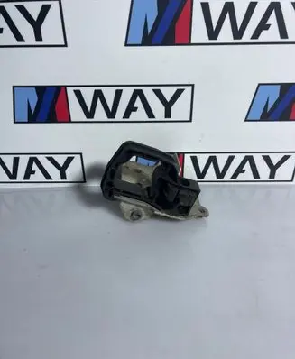 BMW 5 F10 F11 Radiator mount bracket 7186513