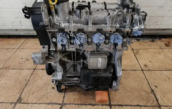 Volkswagen Jetta VI Engine CNL 04E103023 04E103011AT