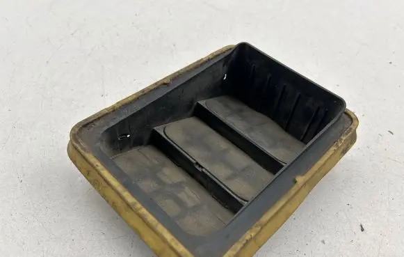 Citroen DS5 Quarter panel pressure vent 96384903