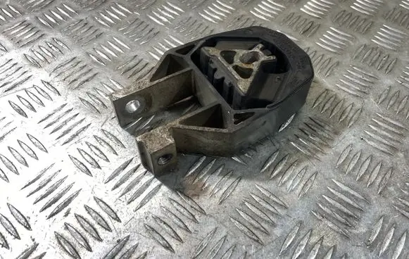 Volvo V40 Engine mount bracket 31330017 31359891