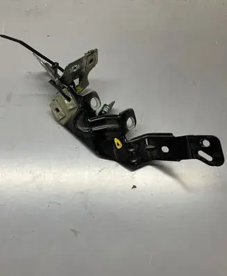 Opel Insignia B Fender mounting bracket 39077425 39063368