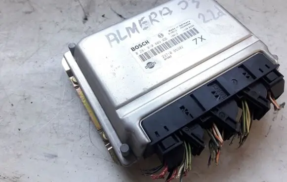 Nissan Almera N16 Engine control unit/module 0281010809