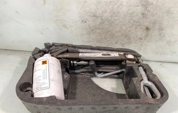 Mini One - Cooper Coupe R56 Tool box 677855403 244569