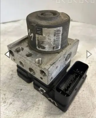 Volkswagen Golf V ABS Pump 1K0907379N 00005793E6 10097003133