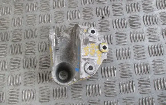 Peugeot 407 Engine mounting bracket 9647646380