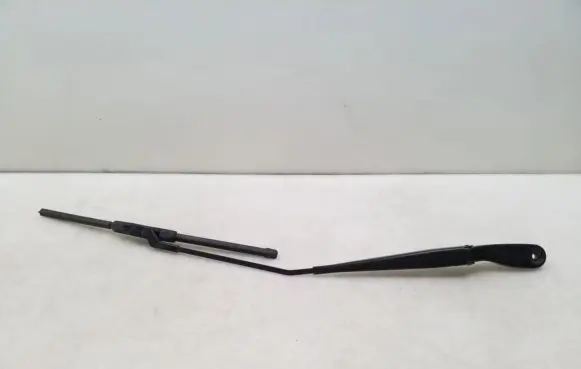 Volvo V50 Front wiper blade arm 30699998