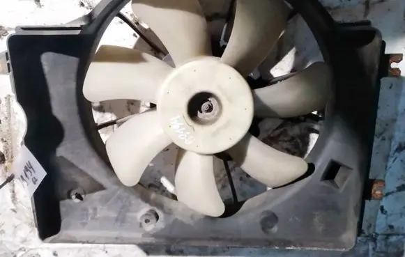 Honda FR-V Radiator cooling fan shroud