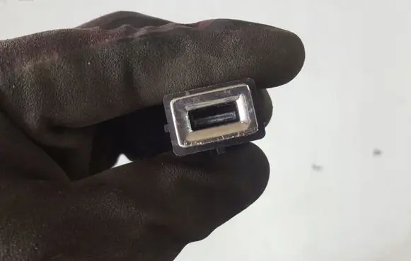 Citroen C4 Grand Picasso USB socket connector 