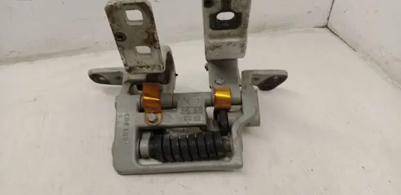 BMW 5 E60 E61 Tailgate/trunk/boot hinge 7061383