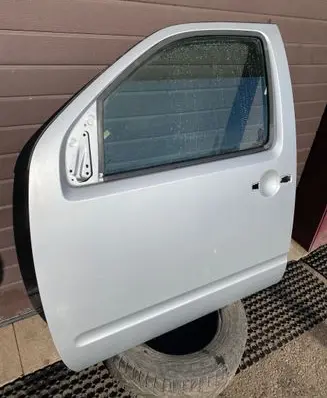Nissan Pathfinder R51 Front door
