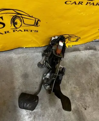 Renault Koleos II Accelerator throttle pedal 18002-DF30B 18002DF30B