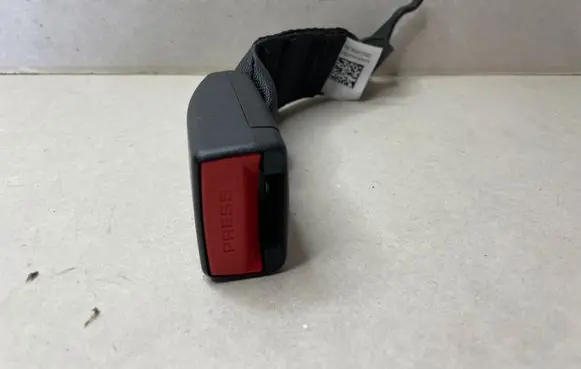 BMW 5 G30 G31 G38 Rear seatbelt buckle 7494175 641641800B 164U2022